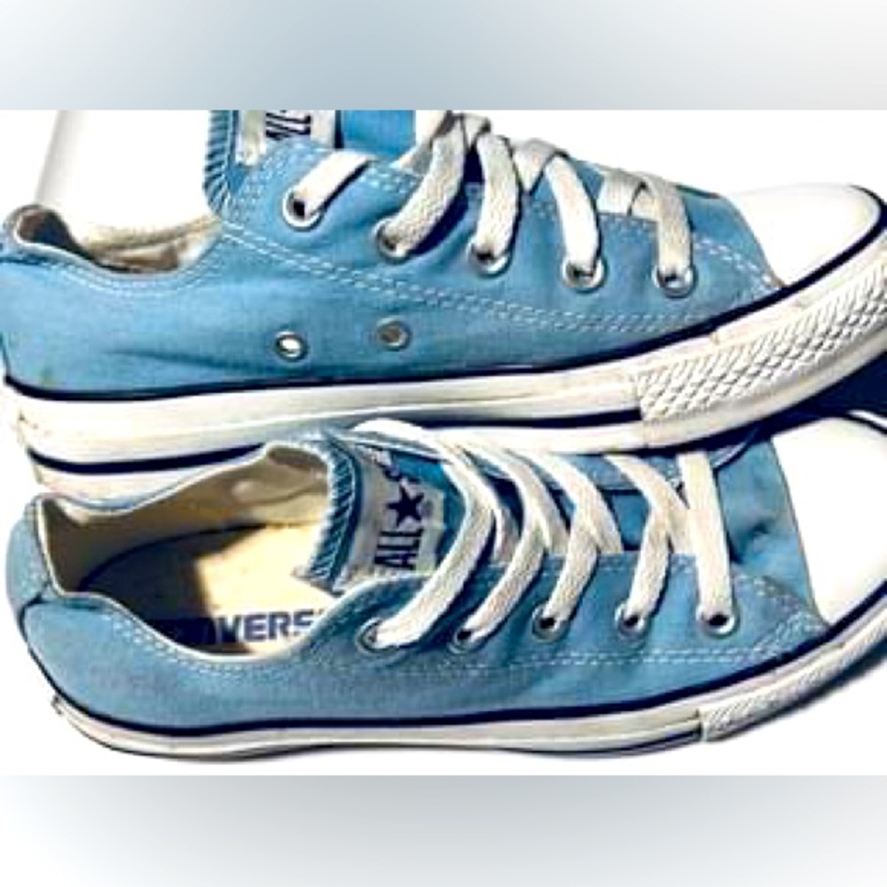 CONVERSE All Star women’s baby blue size 6 shoes